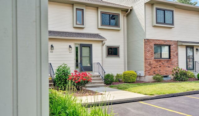 207 Summer Hill Dr Unit 207, South Windsor, CT 06074 - multi unit property featuring uncovered parking, brick siding, a shingled roof, and a front lawn