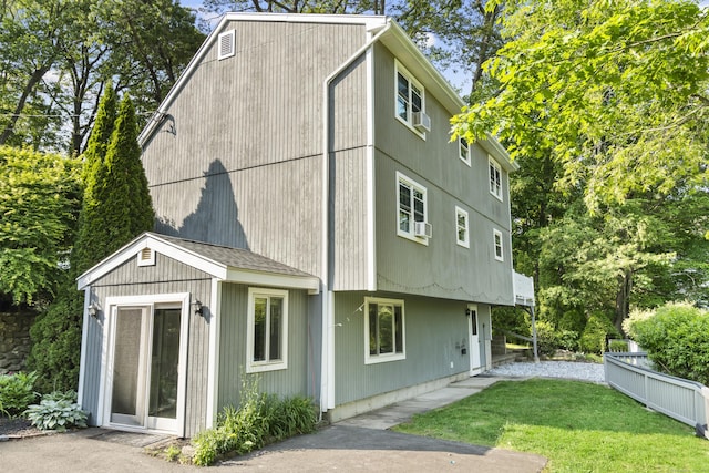13 Williams Ct, Wolcott, CT 06716 - back of property with a yard