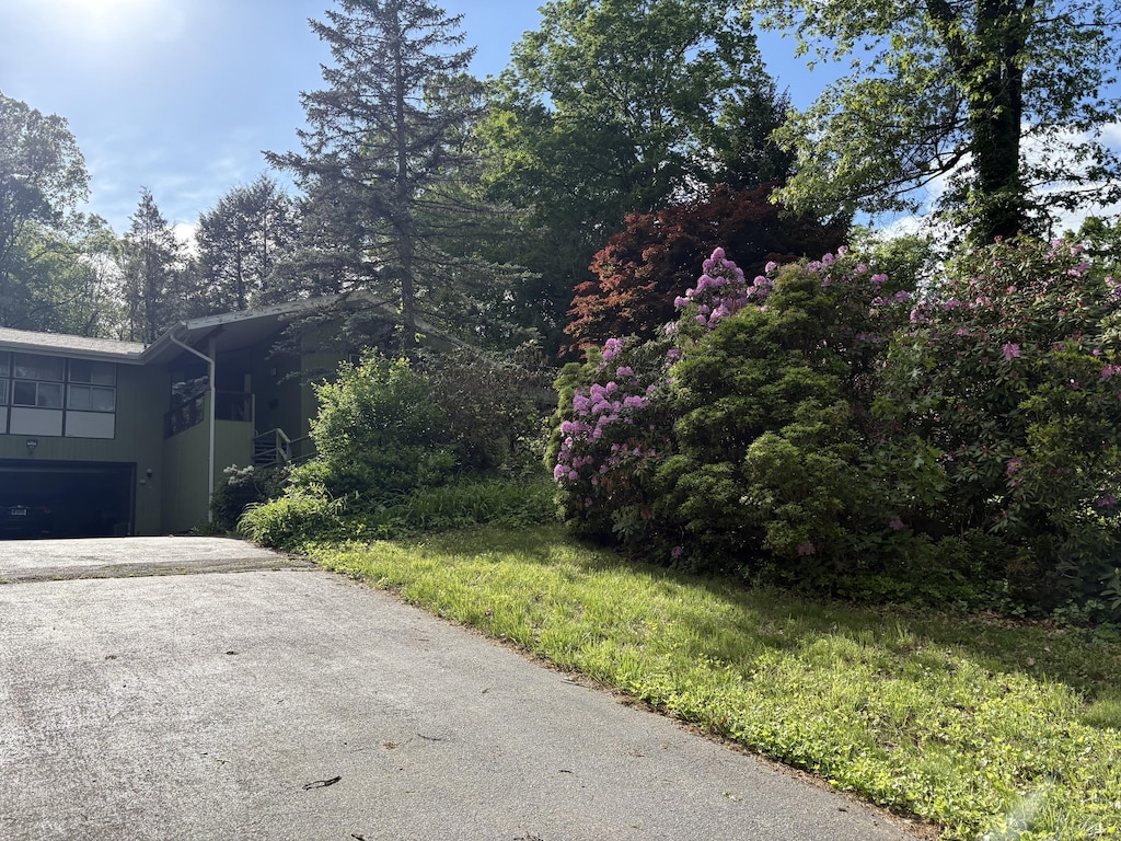 184 Hickory Hill Rd, New Britain, CT 06052 - view of front of property featuring asphalt driveway