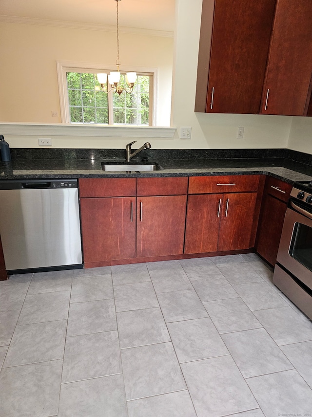 17 Marble Faun Ln Unit 17, Windsor, CT 06095 - kitchen with stainless steel appliances, crown molding, a sink, a chandelier, and dark stone countertops
