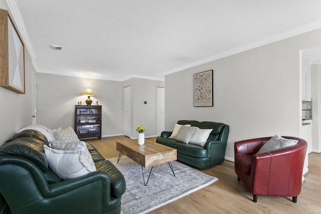 116 Southport Woods Dr, Fairfield, CT 06890 - living room featuring wood finished floors, crown molding, and baseboards
