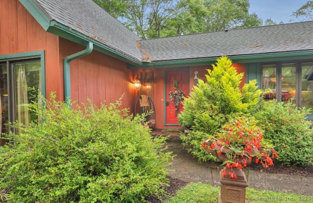 846 Arbutus St, Middletown, CT 06457 - property entrance featuring a shingled roof
