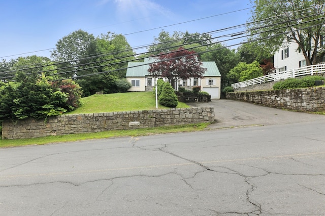 567 Bunker Hill Ave, Waterbury, CT 06708 - view of front of home with driveway