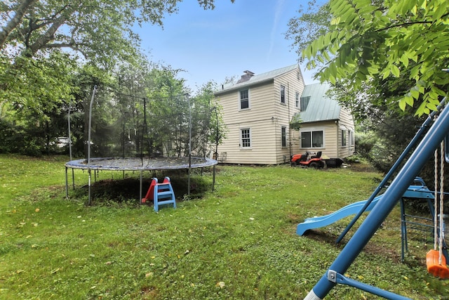 567 Bunker Hill Ave, Waterbury, CT 06708 - view of grassy yard with a trampoline