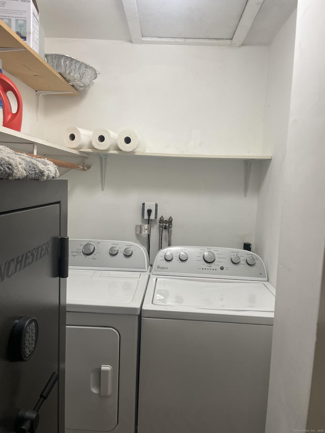 67 Geer St, Cromwell, CT 06416 - laundry area featuring independent washer and dryer