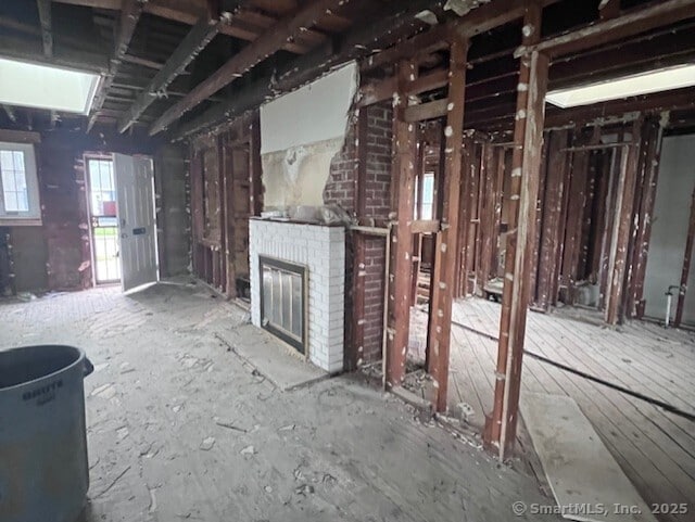 39 Commodore Pl, Milford, CT 06460 - view of unfurnished living room