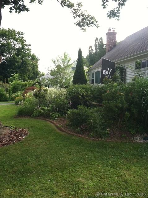 64 Hayes Rd, Simsbury, CT 06081 - view of grassy yard