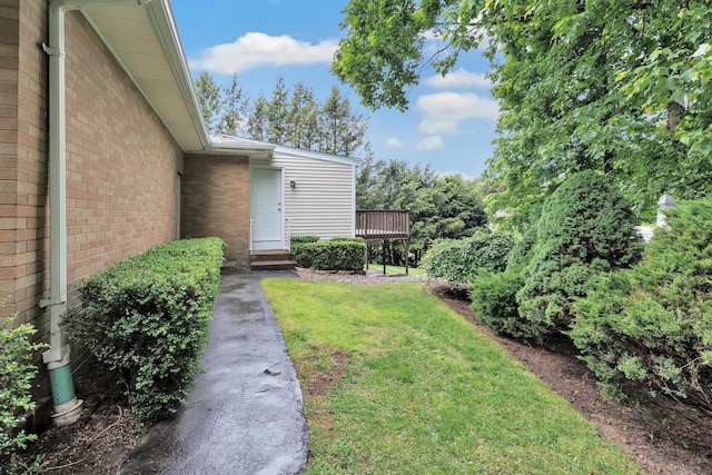 325 River Rd, Hamden, CT 06518 - view of green lawn featuring a deck