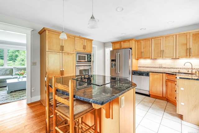 91 Bart Rd, Monroe, CT 06468 - kitchen featuring stainless steel appliances, a sink, a kitchen island, tasteful backsplash, and a kitchen bar