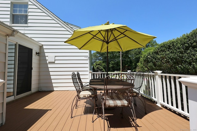 110 Cottage St, Trumbull, CT 06611 - deck with outdoor dining area