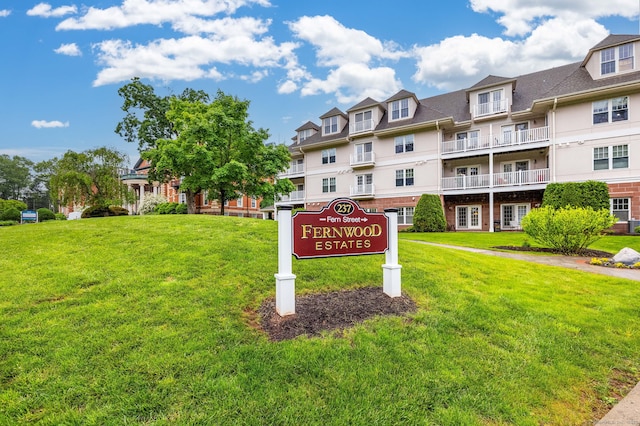 237 Fern St Apt 206W, West Hartford, CT 06119 - community / neighborhood sign with a yard