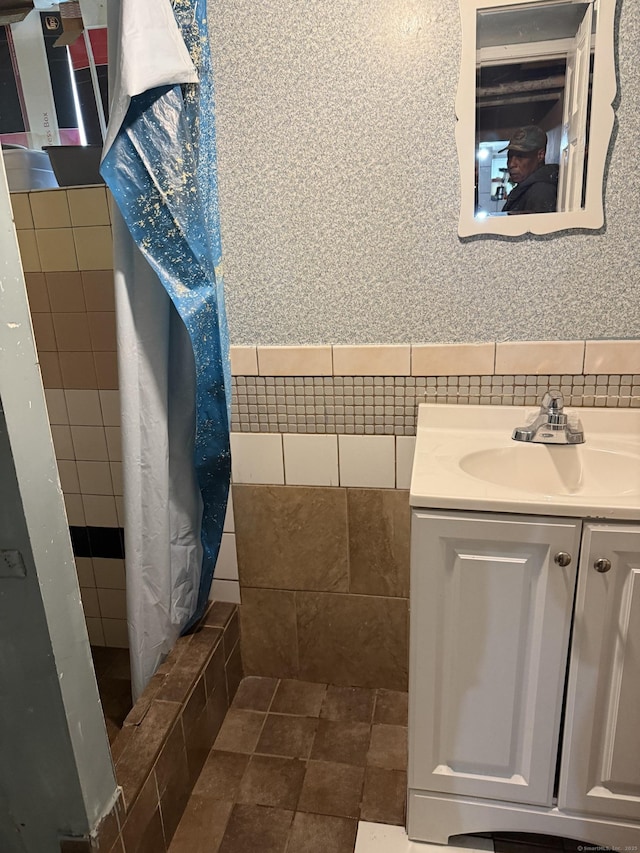 290 Ridgefield Ave, Bridgeport, CT 06610 - bathroom with vanity, tiled shower, and tile walls
