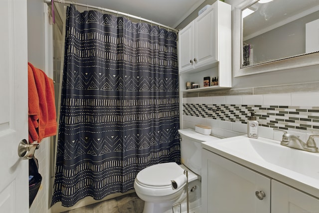 23 Fenwick Ct, Groton, CT 06355 - full bathroom with toilet, vanity, tile walls, curtained shower, and backsplash