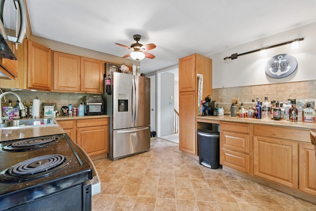 23 Fenwick Ct, Groton, CT 06355 - kitchen featuring stainless steel fridge with ice dispenser, a sink, backsplash, a ceiling fan, and light countertops