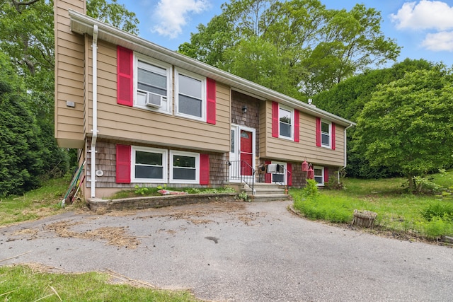 23 Fenwick Ct, Groton, CT 06355 - split foyer home with a chimney
