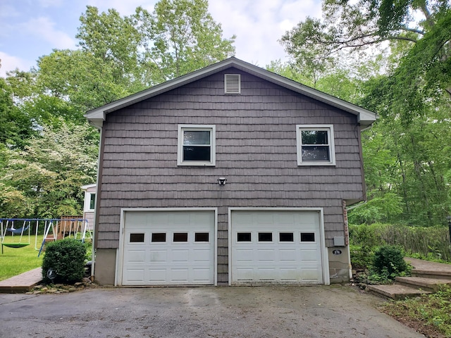 176 Hanover Rd, Newtown, CT 06470 - view of side of property