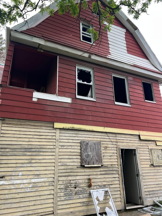 50 Elmwood Ave, Waterbury, CT 06710 - view of side of property