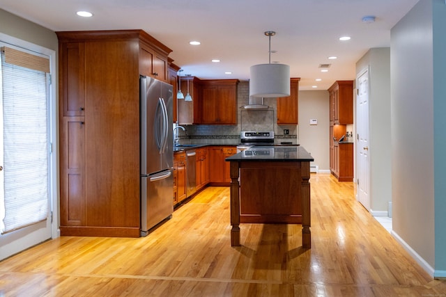 613 Ridgewood Rd, Middletown, CT 06457 - kitchen featuring appliances with stainless steel finishes, a sink, light wood-style floors, dark countertops, and tasteful backsplash