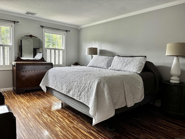 273 New London Rd, Colchester, CT 06415 - bedroom with a textured ceiling, wood finished floors, ornamental molding, and baseboards
