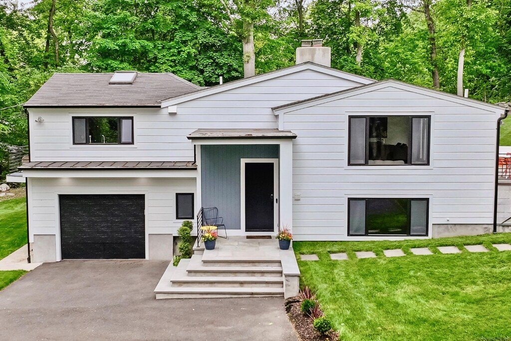 23 Wyndover Ln N, Stamford, CT 06902 - photo 1