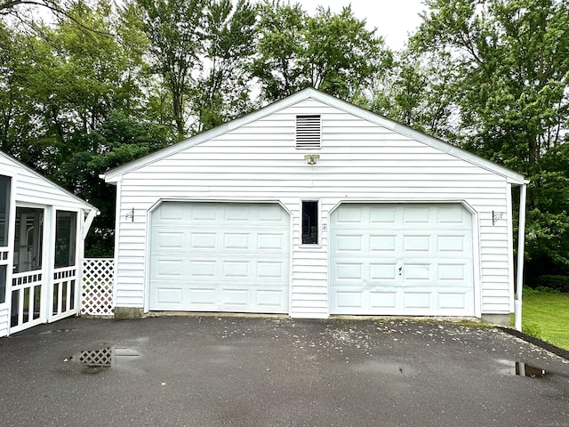 107 Montemerlo Ave, Windsor Locks, CT 06096 - view of detached garage