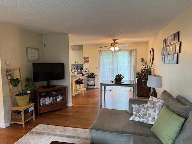 925 Oronoke Rd Unit 26F, Waterbury, CT 06708 - living room featuring wood finished floors, a textured ceiling, ceiling fan, and baseboards