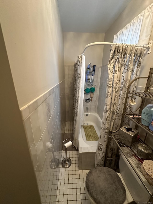 18 New St, Ansonia, CT 06401 - bathroom featuring tile patterned floors, tiled shower / bath, toilet, and tile walls