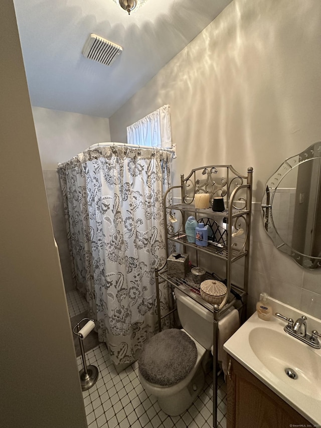 18 New St, Ansonia, CT 06401 - full bathroom featuring vanity, toilet, tile patterned floors, and curtained shower