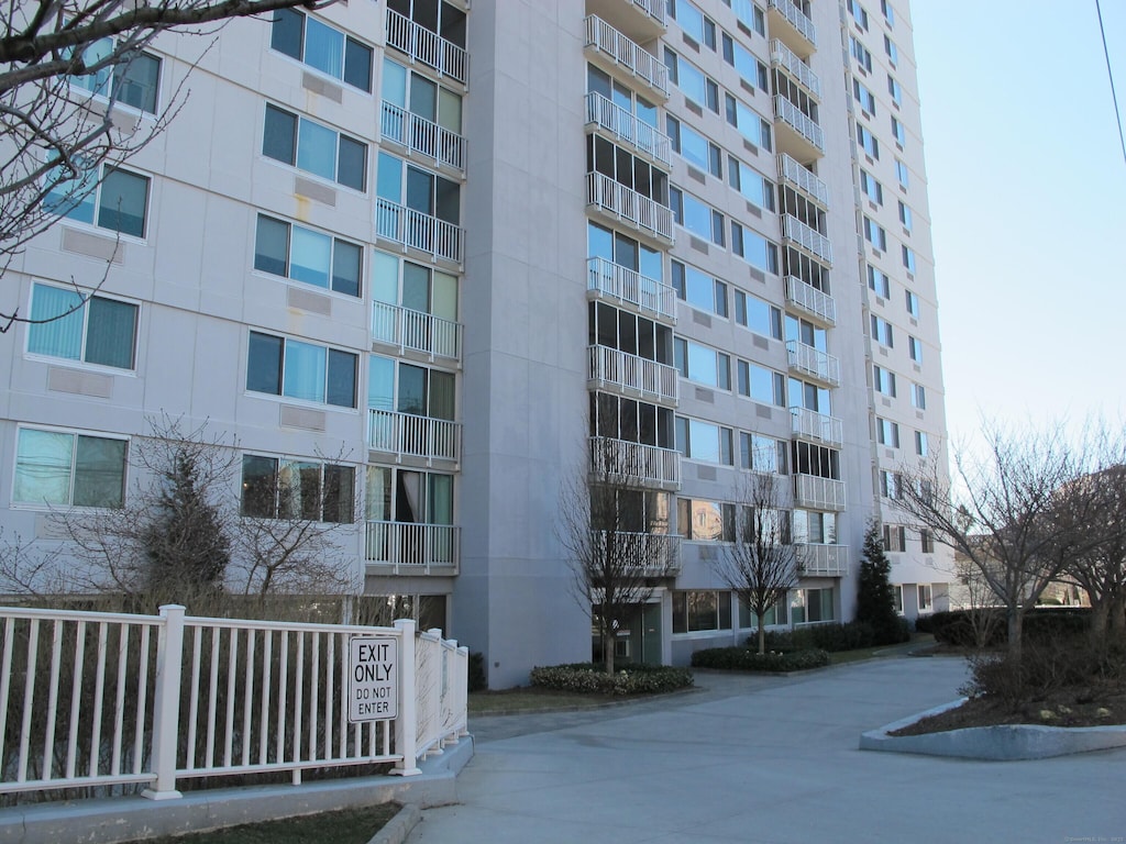1 Strawberry Hill Ave Apt 7A, Stamford, CT 06902 - view of apartment building / complex