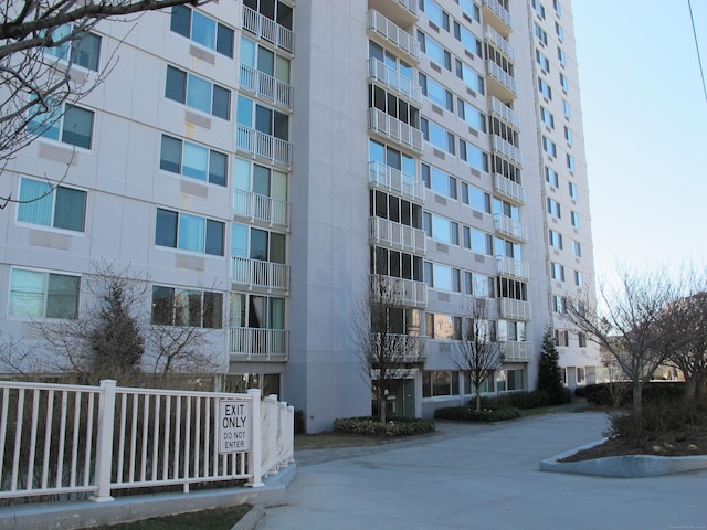 1 Strawberry Hill Ave Apt 7A, Stamford, CT 06902 - view of apartment building / complex