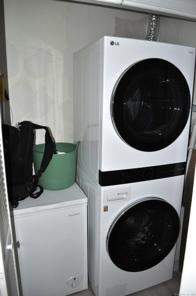 12 Derby Ct Unit 12, Brookfield, CT 06804 - laundry area with stacked washing machine and dryer