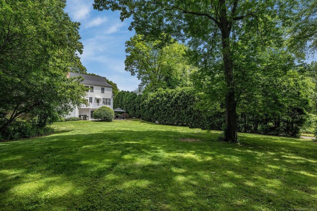 12 Stanton Ct, Madison, CT 06443 - view of grassy yard
