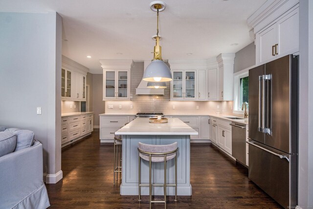 12 Stanton Ct, Madison, CT 06443 - kitchen with stainless steel appliances, a sink, backsplash, white cabinets, and dark wood-style flooring