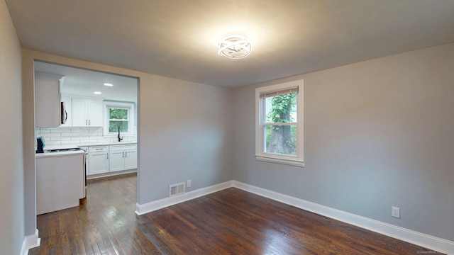 77 Hemlock St, Manchester, CT 06040 - unfurnished dining area with dark wood-style flooring, baseboards, plenty of natural light, and recessed lighting