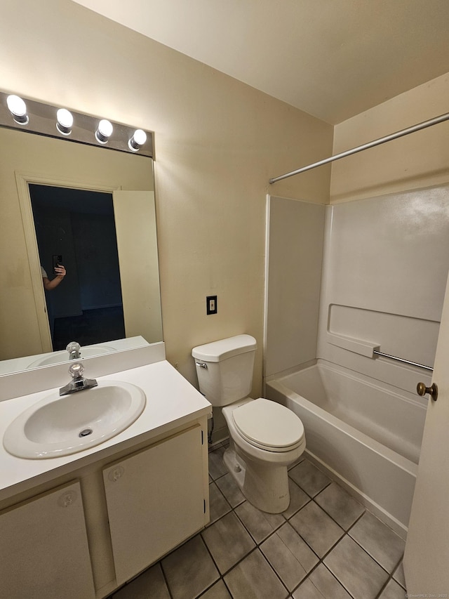 925 Oronoke Rd Unit 17F, Waterbury, CT 06708 - full bath featuring tile patterned floors, vanity, and shower / tub combination