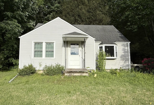 87 Munson Rd, Beacon Falls, CT 06403 - bungalow-style home with a front yard and roof with shingles