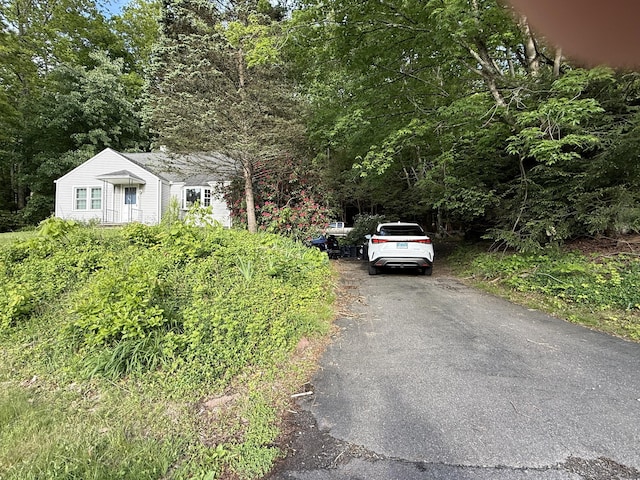 87 Munson Rd, Beacon Falls, CT 06403 - view of front facade with driveway