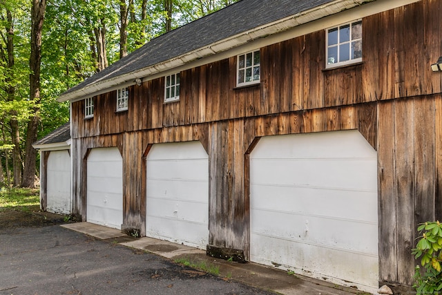 8 Southbury Rd, Roxbury, CT 06783 - garage with a garage