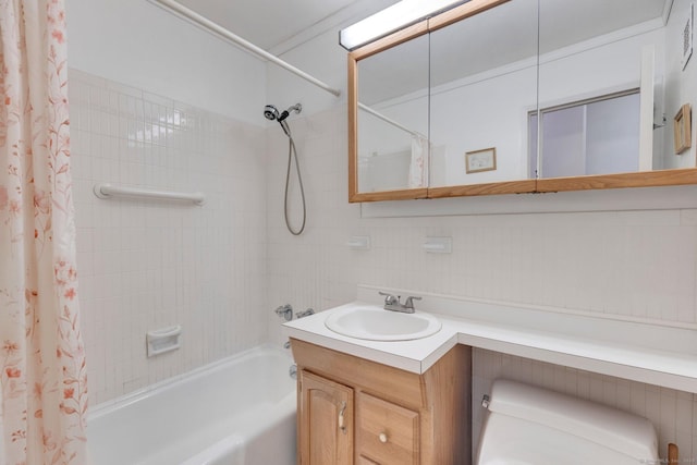 2625 Park Ave Unit 7R, Bridgeport, CT 06604 - bathroom with shower / bathtub combination with curtain, vanity, and backsplash