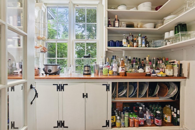2 Summit St, Stonington, CT 06378 - view of bar