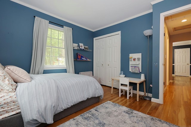28 Shields Ln, Ridgefield, CT 06877 - bedroom featuring ornamental molding, wood finished floors, a closet, and baseboards