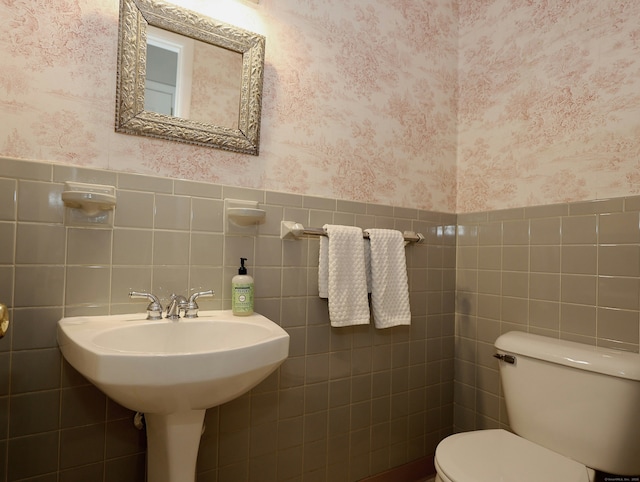 28 Shields Ln, Ridgefield, CT 06877 - half bath featuring wallpapered walls, tile walls, toilet, and wainscoting
