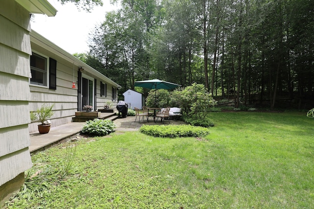 28 Shields Ln, Ridgefield, CT 06877 - view of grassy yard with a patio