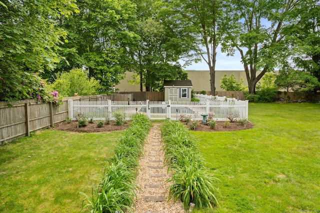 8 Maple Ave, Clinton, CT 06413 - view of yard