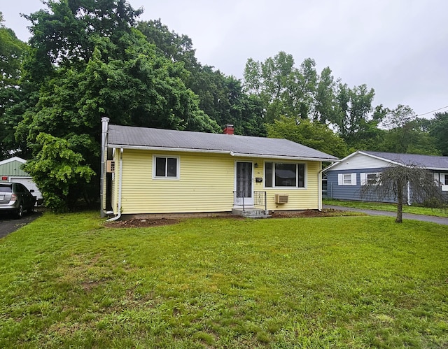 30 Hardwood Rd, Plainville, CT 06062 - bungalow featuring a front lawn