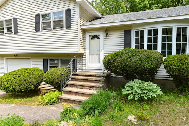 10 Meeting House Rd, Barkhamsted, CT 06063 - view of front of home featuring a garage