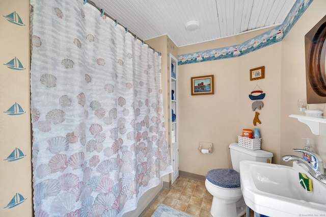 7 Meriden Ave, Westbrook, CT 06498 - full bathroom featuring a sink, toilet, and baseboards