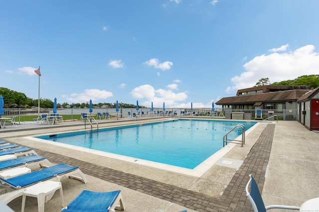 19 Harbour Vlg Unit B, Branford, CT 06405 - community pool with a patio