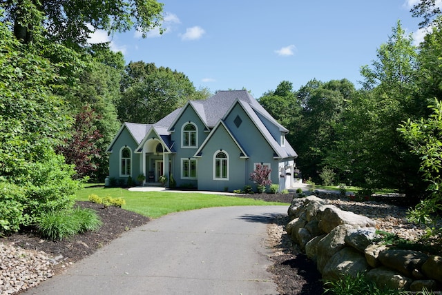 86 Charolais Way, Burlington, CT 06013 - traditional home with a front lawn and stucco siding