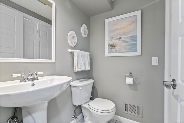 85 Viscount Dr Unit 15C, Milford, CT 06460 - bathroom featuring baseboards, toilet, and a sink
